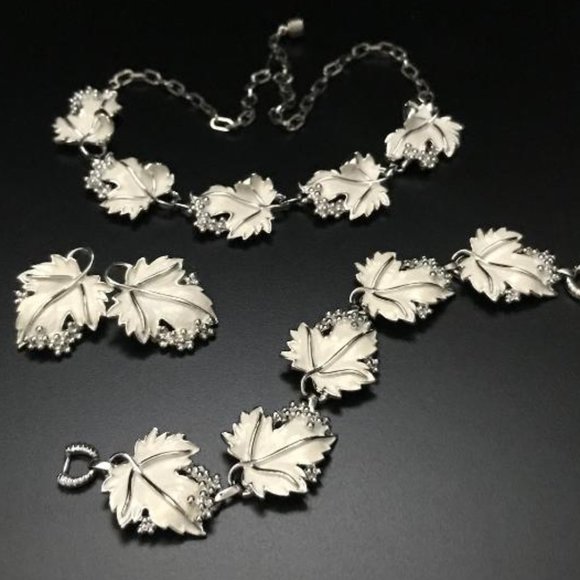 Vintage Sarah Coventry White Grape Vine Leaves Set - Picture 5 of 8